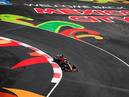 El Red Bull Racing Honda RB16B de Checo Pérez, durante la clasificación del Gran Premio de la Ciudad de México.