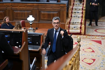 El ministro de la Presidencia, Justicia y Relaciones con las Cortes, Félix Bolaños, a su llegada al pleno del Congreso, este jueves.