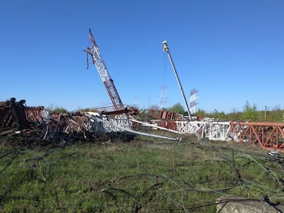 Las antenas destruidas por las explosiones de la madrugada de este martes en el distrito transnistrio de Grigoriopol, en una imagen del Ministerio de Interior de las autoridades separatistas 'de facto' de esa región moldava.