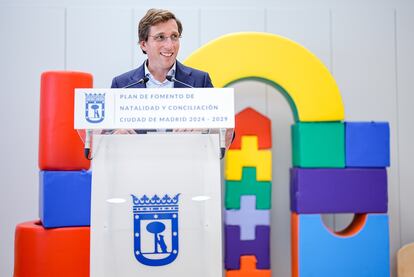 El alcalde de Madrid, José Luis Martínez-Almeida, durante la presentación del Plan de Natalidad, este martes en la Escuela Infantil Municipal Muñeco de Nieve (Madrid).