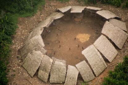 Maloca de indígenas em isolamento voluntário na Terra Indígena Yanomami.