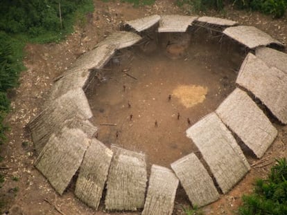 Maloca de indígenas em isolamento voluntário na Terra Indígena Yanomami.