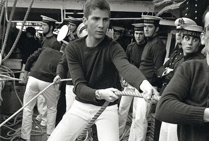 A bordo del Juan Sebastián Elcano, en 1987.