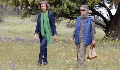 La reina Sofía y su hermana Irene, en los montes de Toledo.