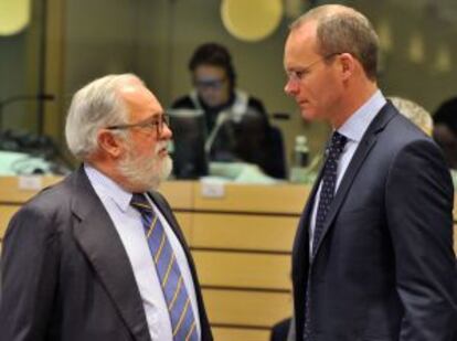 Los ministros de Agricultura de España, Miguel Arias Cañete, y de Irlanda, Simon Coveney. 