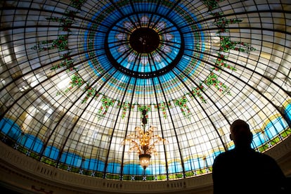 La cúpula restaurada del Hotel Palace, bajo la que se ubica el espacio gastronómico del alojamiento.