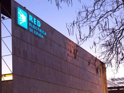 Redeia (REE) mantiene resultados y dividendo tras ingresar un 4,8% más