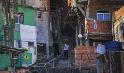 Foto da favela de Santa Marta no Rio de Janeiro.