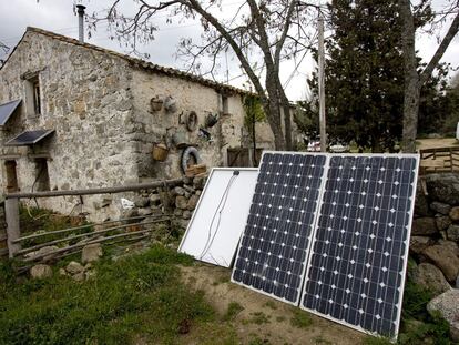 Una imagen de Navalquejigo, el pueblo abandonado en el que varias casas han sido ocupadas.