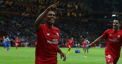 Bacca celebra uno de sus goles.