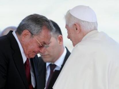 Cuban President Raúl Castro receives Pope Benedict XVI on Monday.