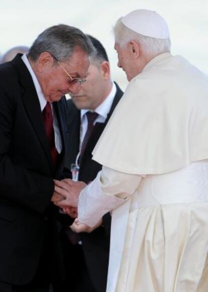 Cuban President Raúl Castro receives Pope Benedict XVI on Monday.