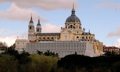 El nuevo Museo de las Colecciones Reales (en primer término), junto al Palacio Real de Madrid.