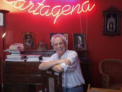 El cineasta Jaime Chávarri retratado en su estudio madrileño.