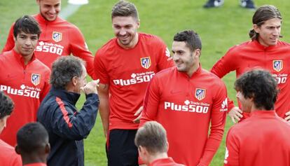 &Oacute;liver, Siqueira, Koke y Filipe durante un entrenamiento.