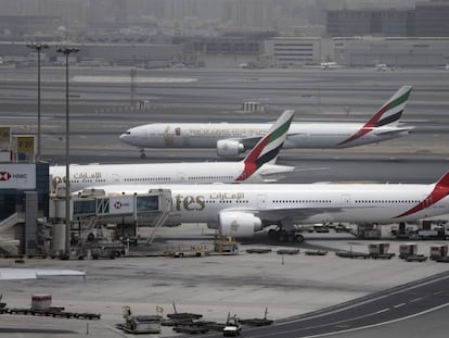 Tres avions de llarg radi d'Emirates, dimarts a l'aeroport de Dubai.