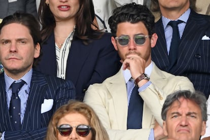 Nick Jonas también acudió a la final entre Alcaraz y Djokovic. Aunque en esta ocasión lo hizo junto al actor Daniel Brühl. En la final femenina estuvo acompañado de su mujer, la también actriz Pryanka Chopra. 