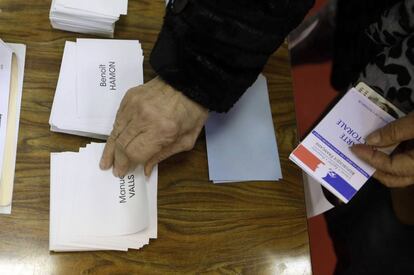 Paperetes dels dos candidats a representar els socialistes francesos.