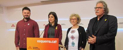 Gabriel Rufián, Marta Vilalta, Mirella Cortès y Joan Tardà (ERC).
 