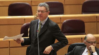 Gallardón y Montoro, ayer en el Senado.