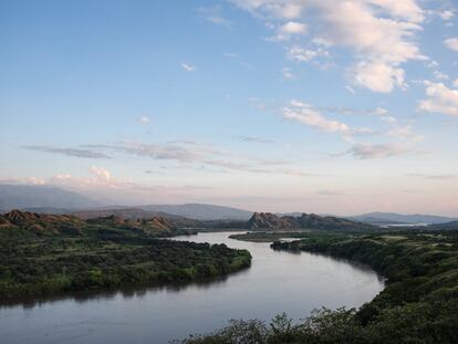 Amanecer en el río Magdalena, que atraviesa el departamento del Huila,