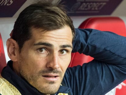 Iker Casillas en el banquillo de Leipzig.