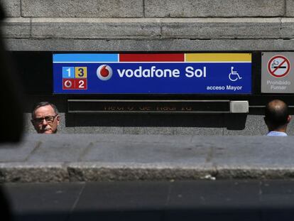 La estación de Sol recupera su nombre tras retirar Vodafone