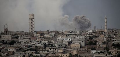 Bombardeos contra posiciones rebeldes en Kafr Nabuda.