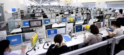 Una oficina de call center.