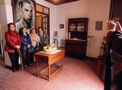En la calle de Arriba de Orihuela (Alicante) vivió Miguel Hernández con sus padres y hermanos. Hoy, la casa museo del poeta se puede visitar gratuitamente.
