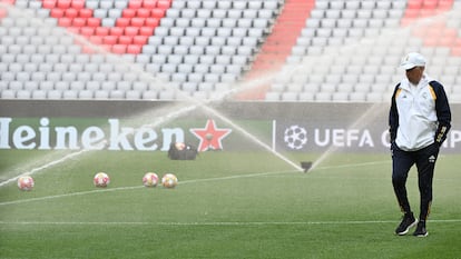 Carlo Ancelotti, este lunes en el Allianz Arena, en el último entrenamiento antes del partido contra el Bayern.