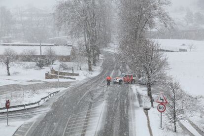 Una carretera nevada a Montblanc, a la Conca de Barberà