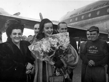 Llegada a Madrid de María Félix en un viaje a España en 1951.