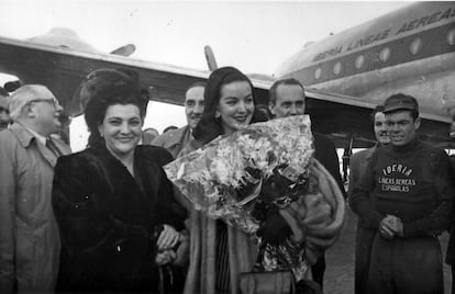 Llegada a Madrid de María Félix en un viaje a España en 1951.