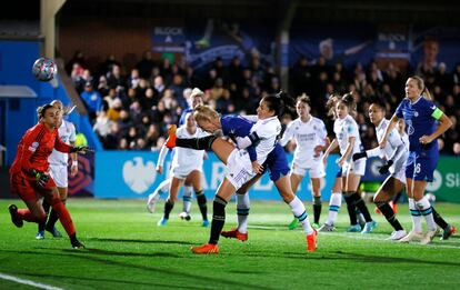 Champions femenina: Sophie Ingle remata de cabeza para marcar gol ante el Madrid