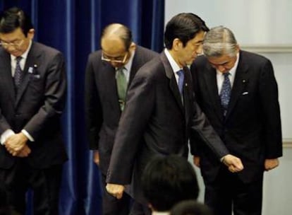 El primer ministro japonés, Shinzo Abe, después de anunciar su dimisión en una conferencia de prensa en Tokio.