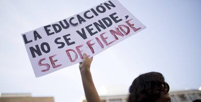 Manifestaci&oacute;n en Sevilla de estudiantes en protesta por la LOMCE y las rev&aacute;lidas.
 