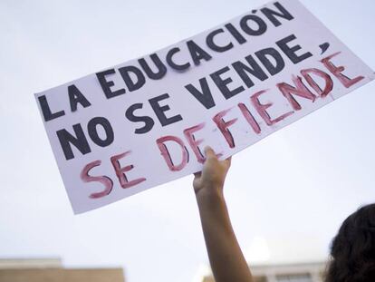 Manifestaci&oacute;n en Sevilla de estudiantes en protesta por la LOMCE y las rev&aacute;lidas.
 