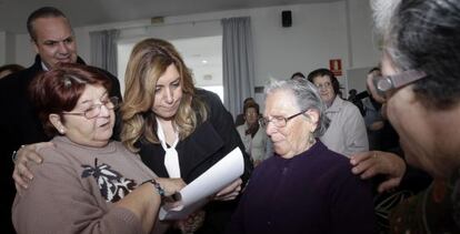 La presidenta de la Junta de Andaluc&iacute;a, Susana D&iacute;az, este s&aacute;bado en un centro de San Roque (C&aacute;diz).