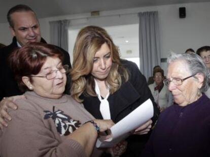 La presidenta de la Junta de Andaluc&iacute;a, Susana D&iacute;az, este s&aacute;bado en un centro de San Roque (C&aacute;diz).