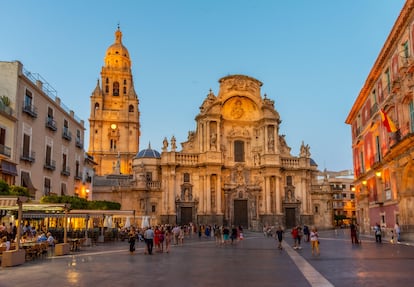 33. Murcia: Plaza del Cardenal Belluga.