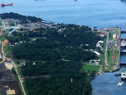 Juegos de esclusas del Canal de Panamá en su vertiente atlántica.