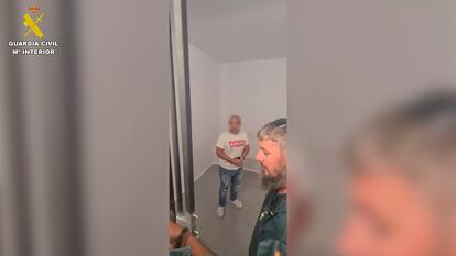 El hombre arrestado por haber disparado a un agente de la Guardia Civil, en el momento de su detención.