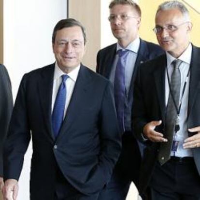 Draghi anuncia una ofensiva para frenar las primas de riesgo española e italiana