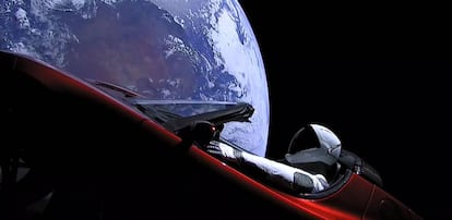 El Tesla Roadster en órbita
 