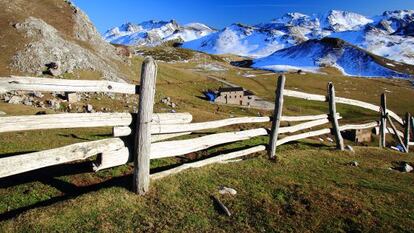 Panor&aacute;mica de Puerto Pinos, un monte leon&eacute;s propiedad de Mieres (Asturias).