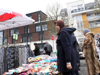 Mujeres musulmanas en el mercado de Trappes, Paris.