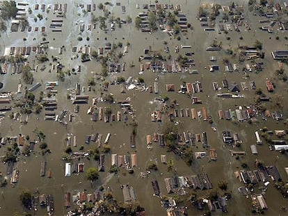 Vista aérea de un barrio de Nueva Orleans tras el paso del huracán Katrina.
