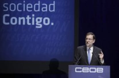 El presidente del Gobierno, Mariano Rajoy, durante su intervención en la clausura la asamblea general de la CEOE celebrada hoy en Madrid.