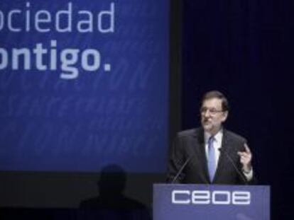 El presidente del Gobierno, Mariano Rajoy, durante su intervenci&oacute;n en la clausura la asamblea general de la CEOE celebrada hoy en Madrid.